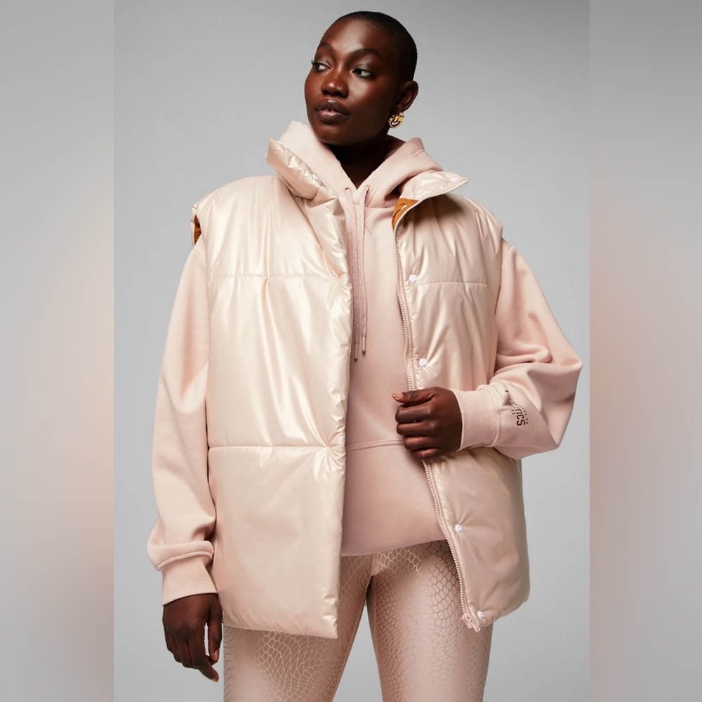 New, Fabletics Oversized Women’s Puffer Vest in Natural Blush ❄️